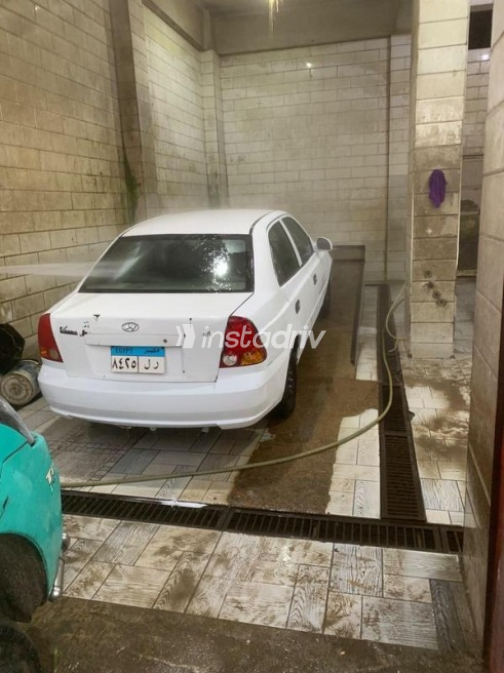 Hyundai Verna 2010 White Manual Used for Sale in Abu Hummus - 4