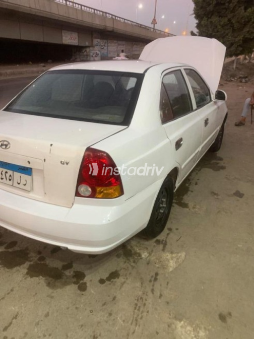 Hyundai Verna 2010 White Manual Used for Sale in Abu Hummus - 9