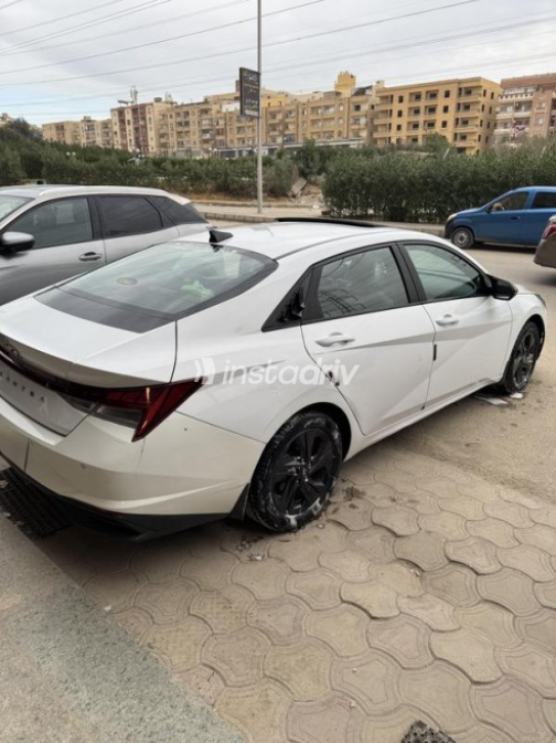 Hyundai Elantra CN7 2022 White Automatic Used for Sale in Cairo - 3