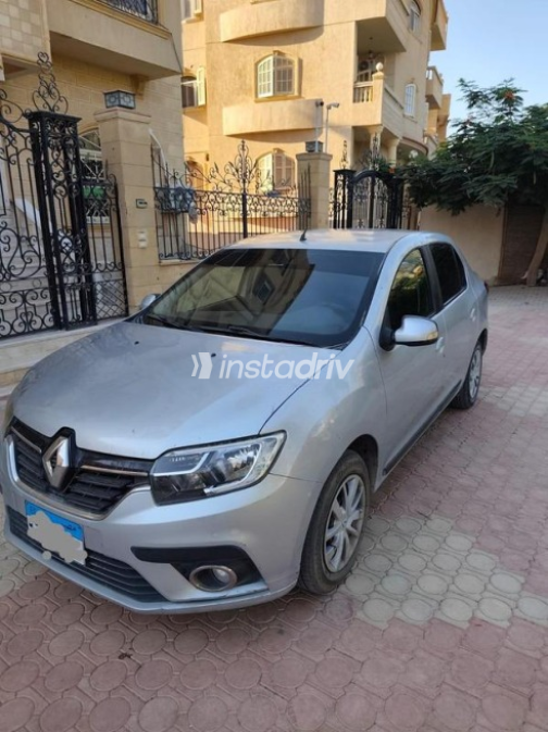 رينو لوجان 2021 فضي أوتوماتيك مستعملة للبيع في مدينة الشيخ زايد - 2