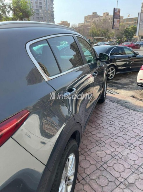 Kia Sportage 2022 Gray Automatic Used for Sale in Cairo - 3
