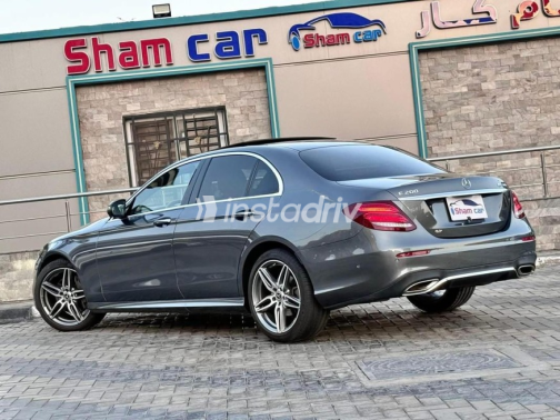 مرسيدس E 200 2019 رمادي أوتوماتيك مستعملة للبيع في مدينة نصر - 2