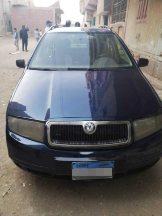 سكودا فابيا 2004 أزرق غامق يدوي مستعملة للبيع في الزقازيق