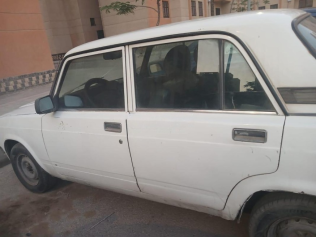 لادا 2107 2006 أبيض يدوي مستعملة للبيع في العبور