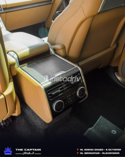 Land Rover Range Rover Vogue 2024 Black Automatic Used for Sale in Sheikh Zayed City - 4