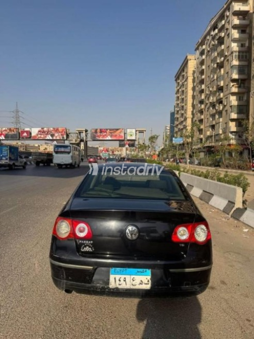 Volkswagen Passat 2011 Black Automatic Used for Sale in Maadi - 2