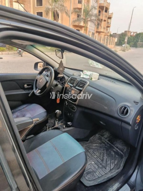 Renault Sandero 2016 Black Automatic Used for Sale in Cairo - 2