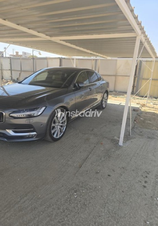 Volvo S90 2017 Gray Automatic Used for Sale in Sheikh Zayed City - 2