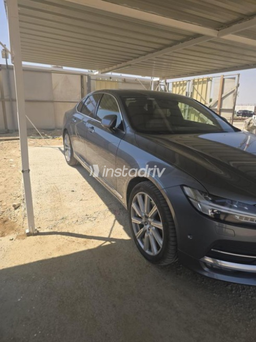 Volvo S90 2017 Gray Automatic Used for Sale in Sheikh Zayed City - 3