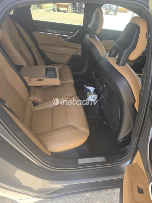 Volvo S90 2017 Gray Automatic Used for Sale in Sheikh Zayed City - 5