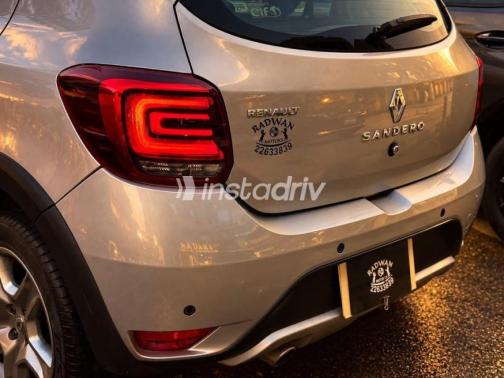 Renault Sandero Step Way 2018 Silver Automatic Used for Sale in Nasr city - 4