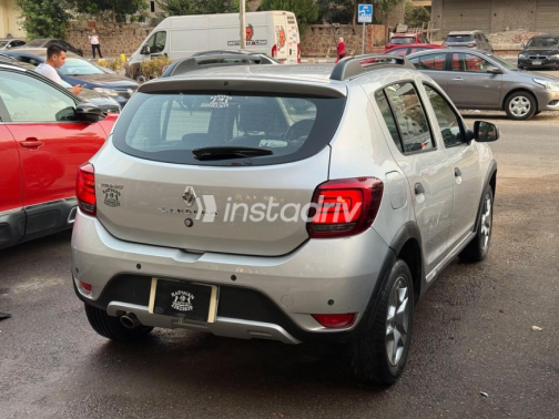Renault Sandero Step Way 2018 Silver Automatic Used for Sale in Nasr city - 8