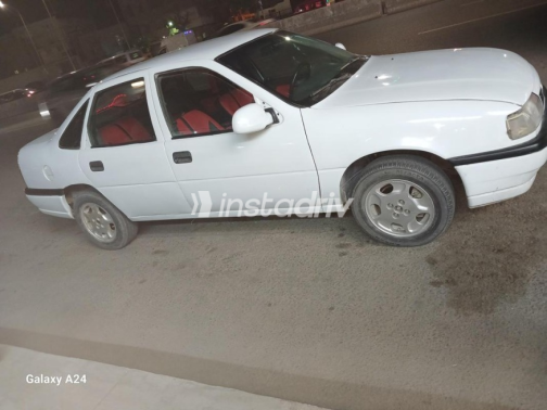 اوبل فيكترا 1994 أبيض يدوي مستعملة للبيع في الإسكندرية - 9