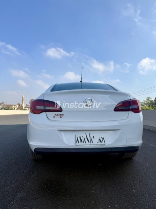 Opel Astra 2017 White Automatic Used for Sale in Cairo - 5