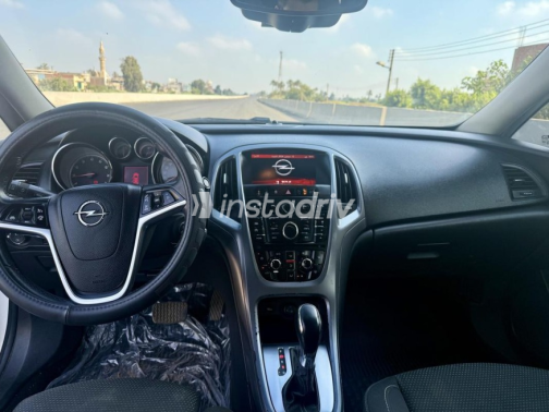 Opel Astra 2017 White Automatic Used for Sale in Cairo - 7