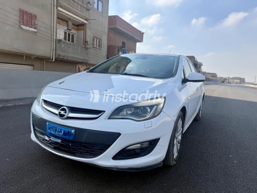 Opel Astra 2017 White Automatic Used for Sale in Cairo - 8