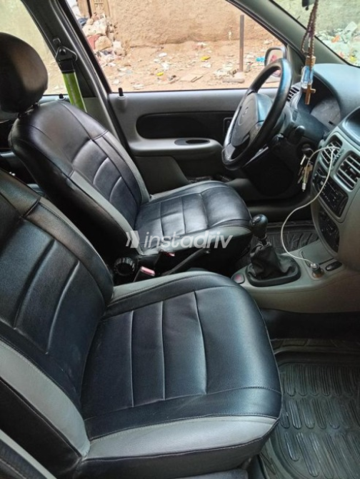 Renault Clio 2003 Silver Manual Used for Sale in 6 October - 4