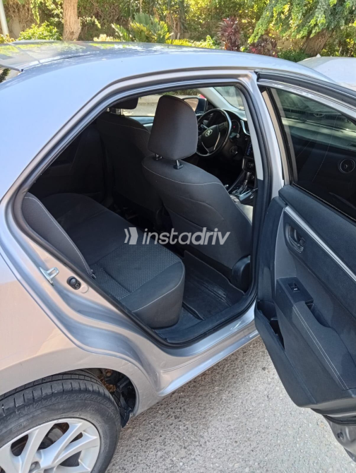 Toyota Corolla 2019 Silver Automatic Used for Sale in Greater Cairo ( Cairo + Giza) - 5