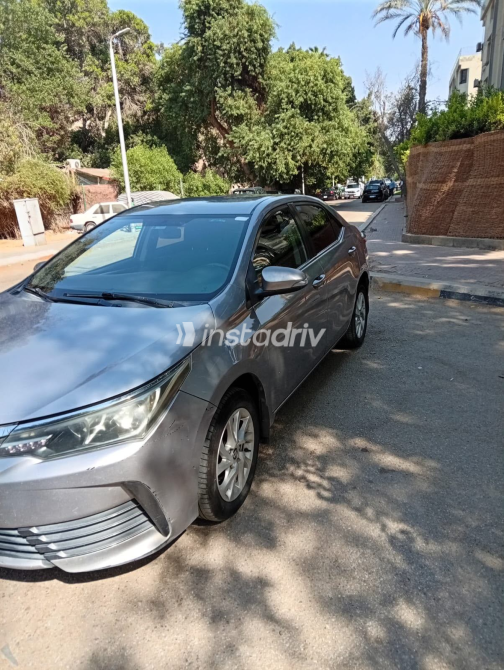 Toyota Corolla 2019 Silver Automatic Used for Sale in Greater Cairo ( Cairo + Giza) - 9