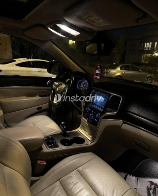 Jeep Grand Cherokee 2017 Dark Blue Automatic Used for Sale in Greater Cairo ( Cairo + Giza) - 4