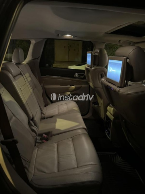 Jeep Grand Cherokee 2017 Dark Blue Automatic Used for Sale in Greater Cairo ( Cairo + Giza) - 5