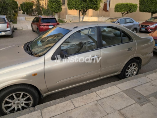 Nissan Sunny 2011 Gold Automatic Used for Sale in Greater Cairo ( Cairo + Giza) - 6