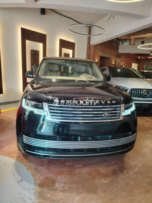 Land Rover Range Rover Vogue 2025 Black Automatic Used for Sale in Cairo - 1