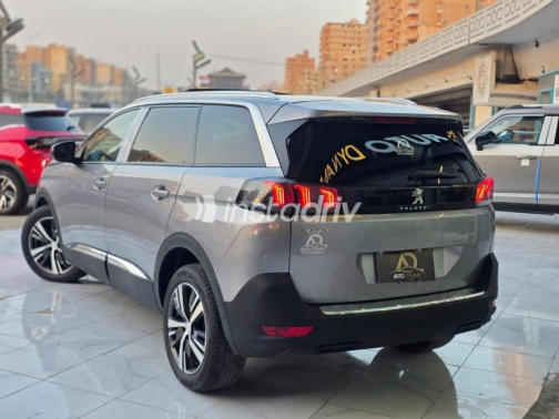 Peugeot 5008 2021 Silver Automatic Used for Sale in Cairo - 1