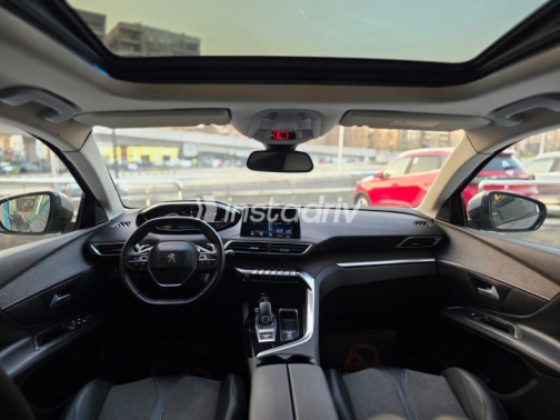 Peugeot 5008 2021 Silver Automatic Used for Sale in Cairo - 9