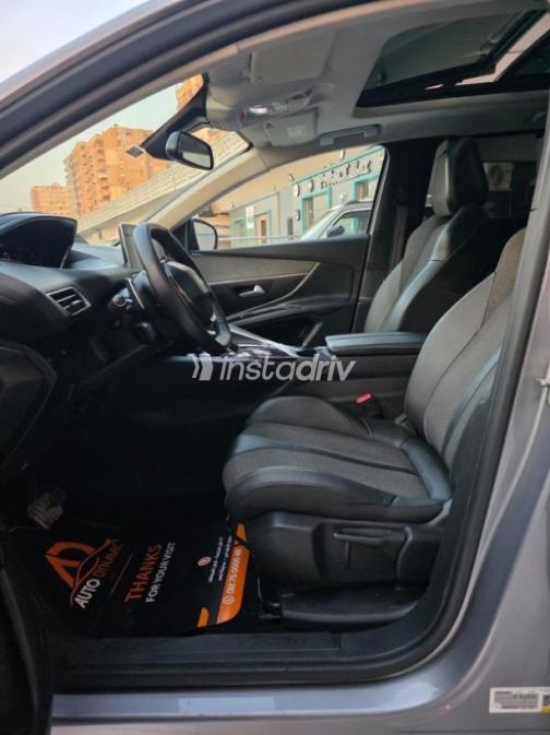 Peugeot 5008 2021 Silver Automatic Used for Sale in Cairo - 10