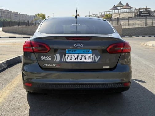Ford Focus 2017 Gray Automatic Used for Sale in Mokattam - 2