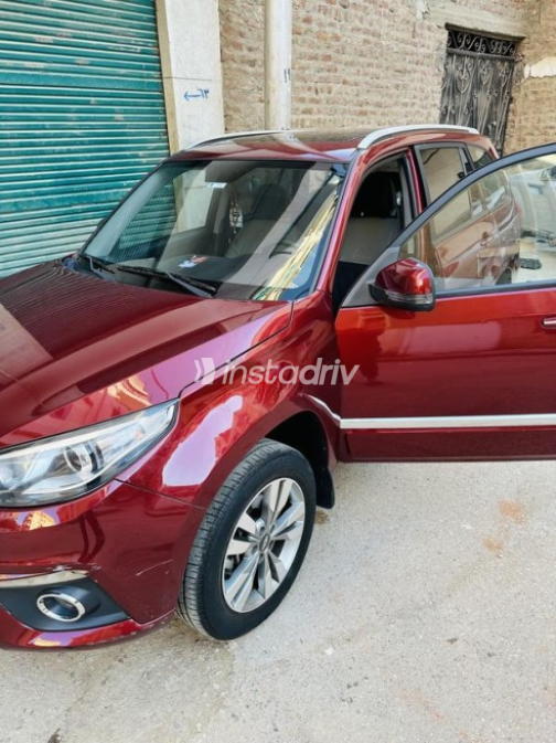 Chery Tiggo 3 2022 Red Automatic Used for Sale in Qena - 4