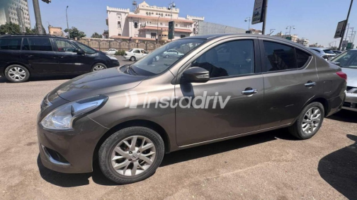 Nissan Sunny 2024 Bronze Automatic Used for Sale in Cairo - 5