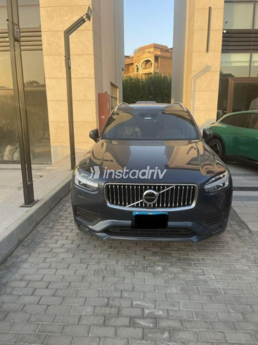 فولفو XC90 2021 رمادي أوتوماتيك مستعملة للبيع في 6 أكتوبر - 1