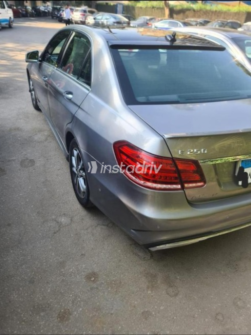 مرسيدس E 250 2014 أسود أوتوماتيك مستعملة للبيع في المعادى - 2