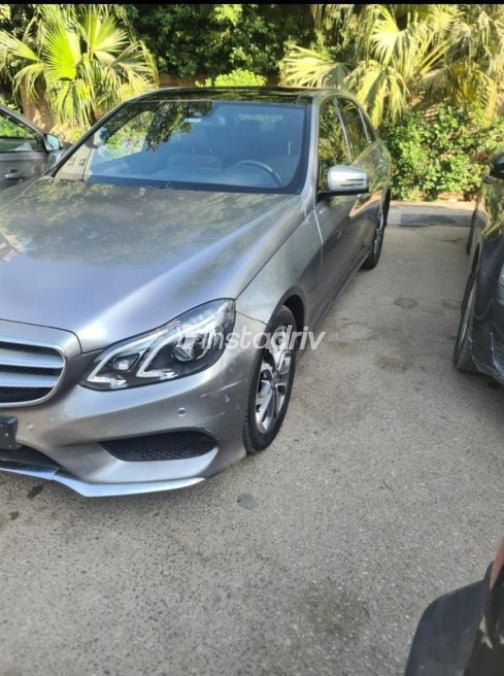 مرسيدس E 250 2014 أسود أوتوماتيك مستعملة للبيع في المعادى - 3