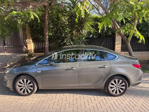 Opel Astra 2018 Gray Automatic Used for Sale in Al Shorouk - 6