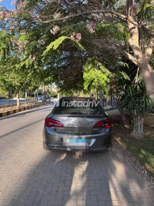 Opel Astra 2018 Gray Automatic Used for Sale in Al Shorouk - 8