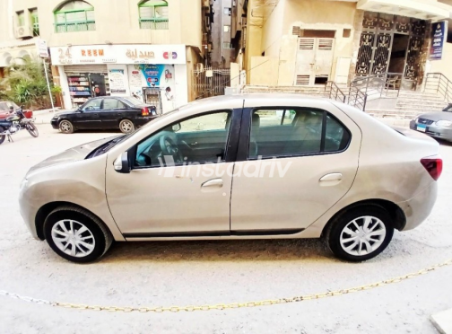 Renault Logan 2021 Gold Manual Used for Sale in Giza - 3