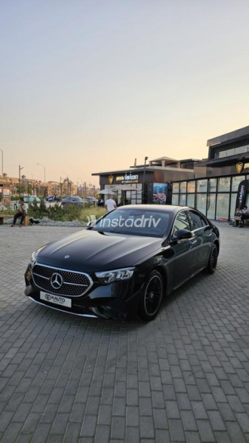 Mercedes E 200 2024 Black Automatic Used for Sale in Sheikh Zayed City - 3