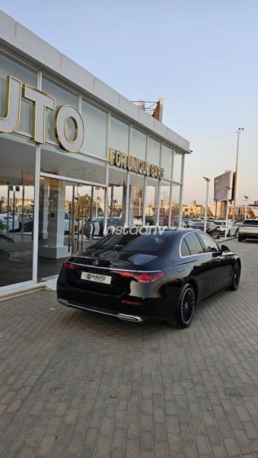 Mercedes E 200 2024 Black Automatic Used for Sale in Sheikh Zayed City - 5