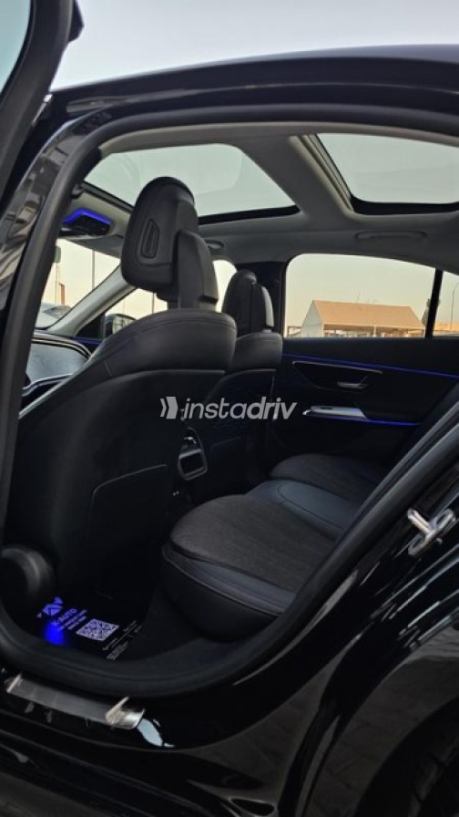 Mercedes E 200 2024 Black Automatic Used for Sale in Sheikh Zayed City - 7
