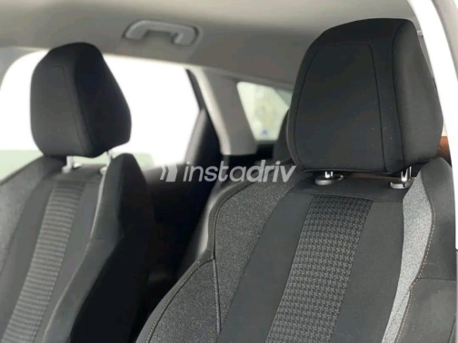 Peugeot 3008 2020 Silver Automatic Used for Sale in Sheikh Zayed City - 6