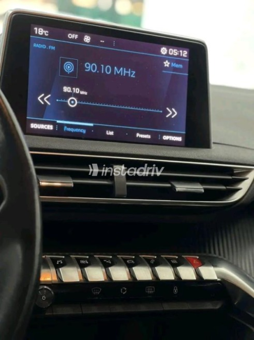 Peugeot 3008 2020 Silver Automatic Used for Sale in Sheikh Zayed City - 9