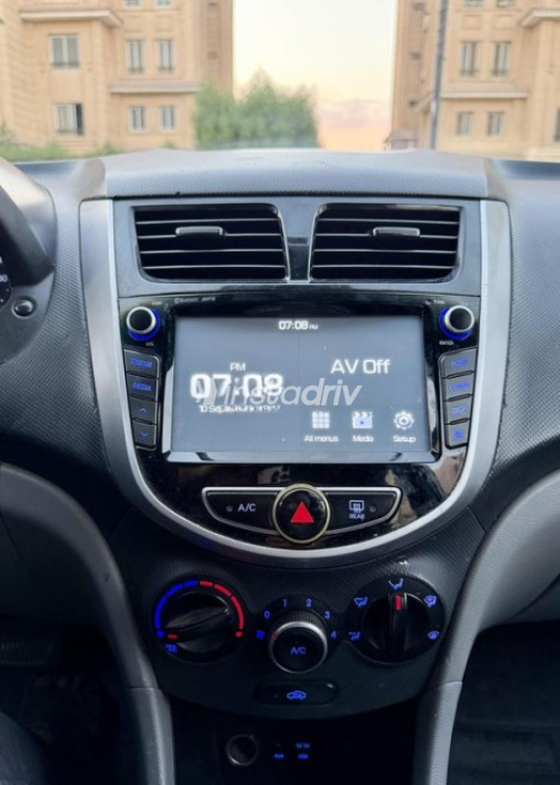 هيونداي اكسنت RB 2015 فضي أوتوماتيك مستعملة للبيع في 6 أكتوبر - 4