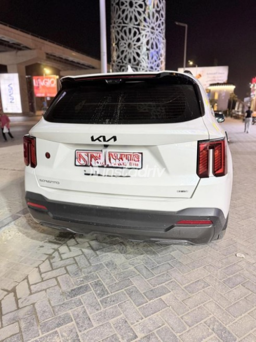 Kia Sorento 2024 White Automatic Used for Sale in Sheikh Zayed City - 2