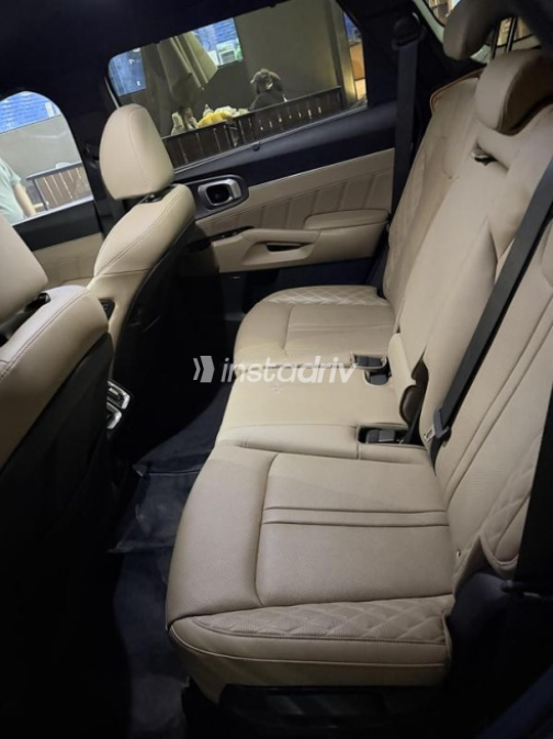 Kia Sorento 2024 White Automatic Used for Sale in Sheikh Zayed City - 3