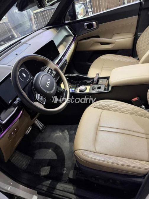 Kia Sorento 2024 White Automatic Used for Sale in Sheikh Zayed City - 4