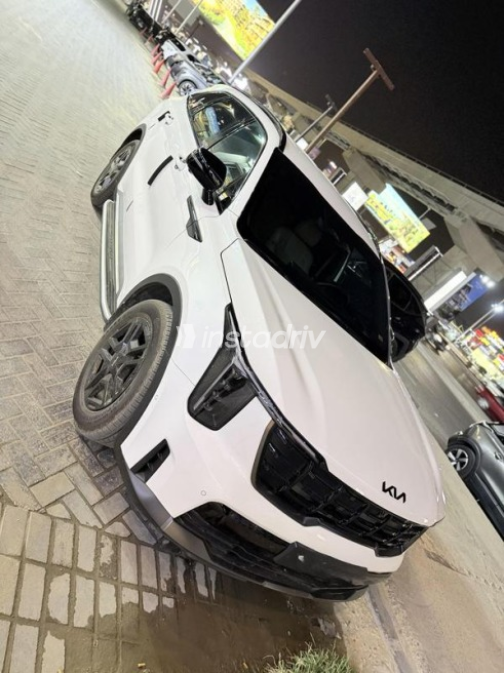 Kia Sorento 2024 White Automatic Used for Sale in Sheikh Zayed City - 5