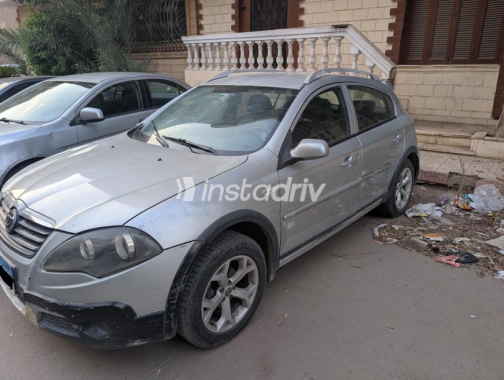 Brilliance Cross 2013 Silver Automatic Used for Sale in Cairo - 2